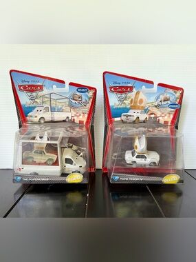 Disney Pixar Cars The Popemobile & Pope Pinion IV 1:55 diecast